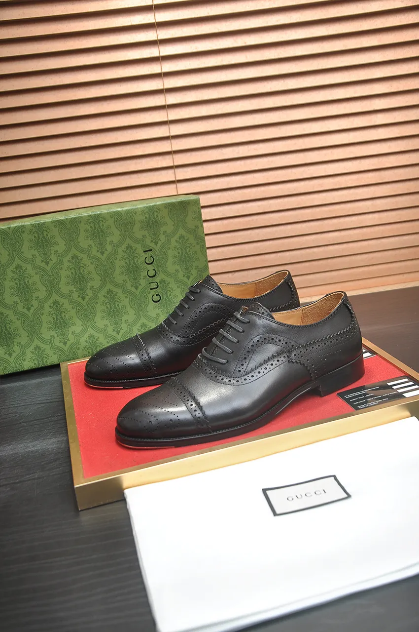 Men's shoes💰660💶 Brand: GUCCI (Gucci) Standard code: Men's code 39/44 (45/46 can be customized) Grade: Same as the official website Original quality Material: Original cowhide Water-dyed cowhide lining Original rubber outsole Style category: Men's fashionable casual leather shoes Distinguished big-name luxury elements top luxury Color: Actual picture